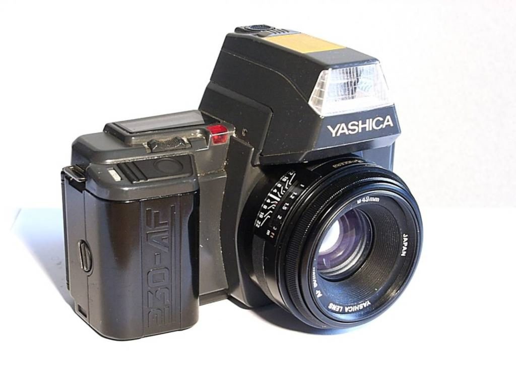 Yashica 230-AF